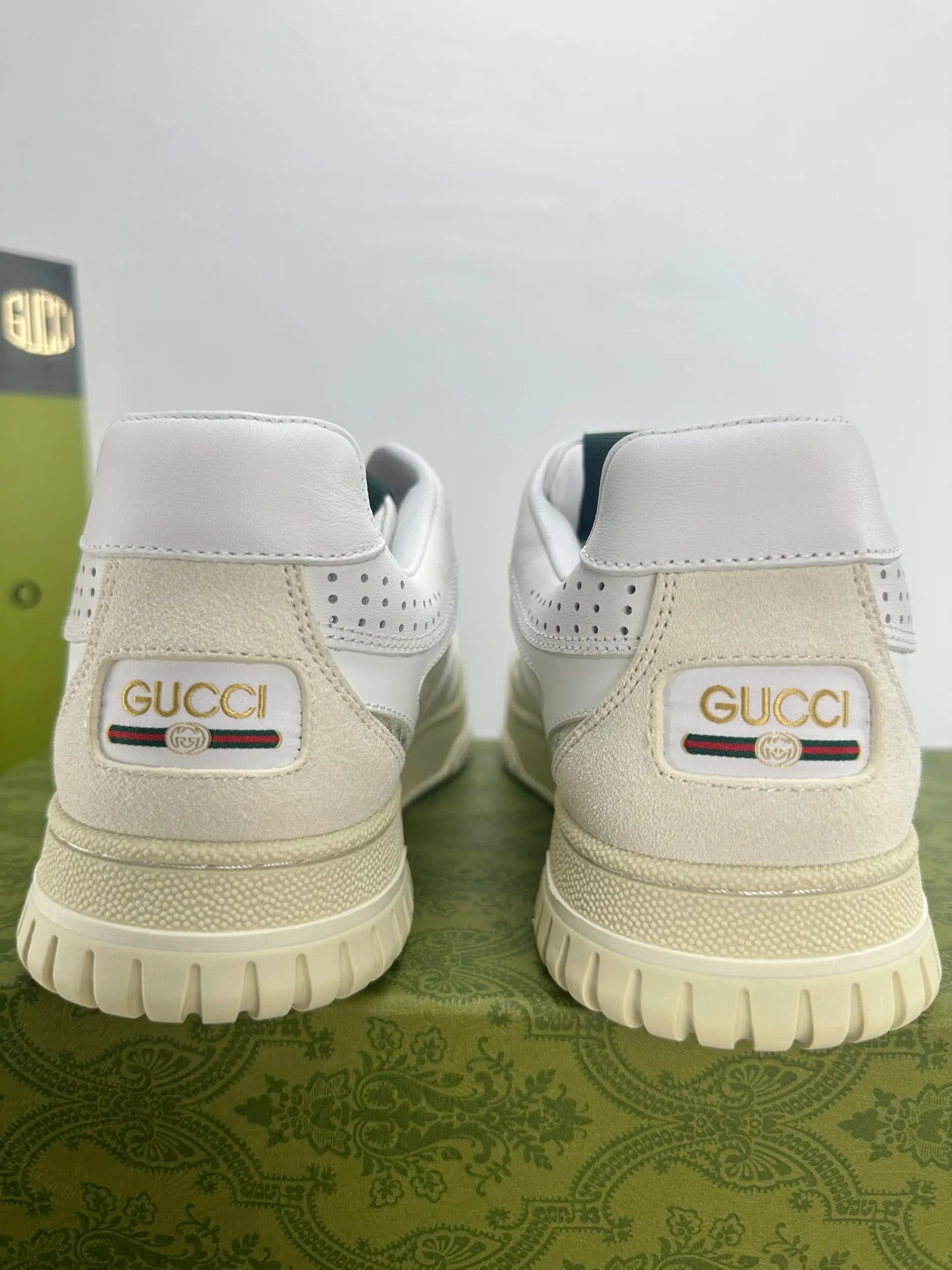 👟👟Ex-factory price 600👟👟 Gucci's latest hot-selling series of high and low-cut distressed couple's sneakers are shipped. The original version is purchased, developed and manufactured. This high-low top sneaker adopts a basketball-style silhouette design, cleverly integrated with hollow panels and distressed effects, showing its unique ingenuity. The ingenuity incorporates brand logo details such as interlocking Double G styling accessories and Gucci lettering, a low-key tribute to the brand's design heritage. Exquisite packaging at the delivery counter 🛍📦 ▪️ Fabric: Original customized imported first-layer cowhide ▪️ Inner lining: Imported first-layer cowhide ▪️ Sole: Original molded TPU sole ▪️ Sole thickness: 3cm ▪️ Size: 35-46 (Male 38 46 customized)